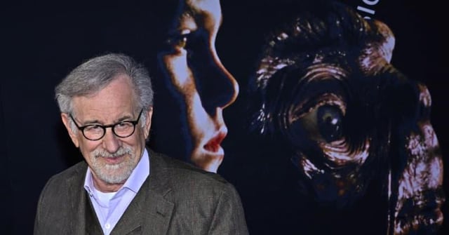 maniaUFO's tweet image. Steven Spielberg Facing Conspiracy Theory His Top-Secret New UFO Movie 'Features Real Aliens'🧐🧐🤔👽👽👽👽👽👽👽👽👽👽👽👽
Billboards teasing the project have appeared in New York and Los Angeles, promising "All will be disclosed," and a trailer is expected to debut ahead of the…