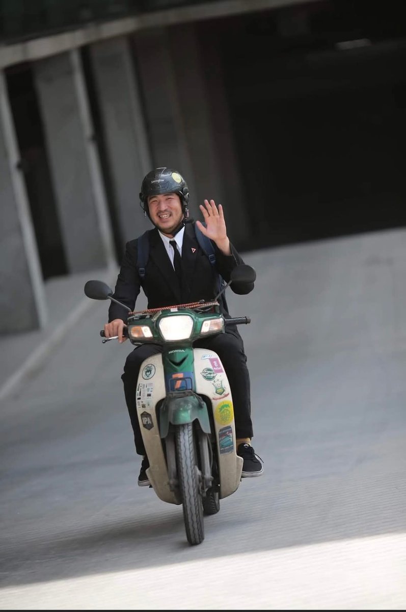 ด่วน! "เท่าพิภพ" กลับมาลงเลือกตัั้งสส.เขตบางพลัด -บางกอกน้อย ฟื้นความเชื่อมั่นต่อพรรคหลังเปลี่ยนตัวผู้สมัครคนเดิม โพสท์ล่าสุด

"ผมรับทราบข่าวผู้สมัคร สส.บางพลัด-บางกอกน้อย  
ถูกจับคดีฟอกเงิน ด้วยความช็อกไม่ต่างจากพี่น้องประชาชนทุกคน ครั้งนี้ถือว่าหนักหนาสาหัสมากสำหรับพรรคของเรา