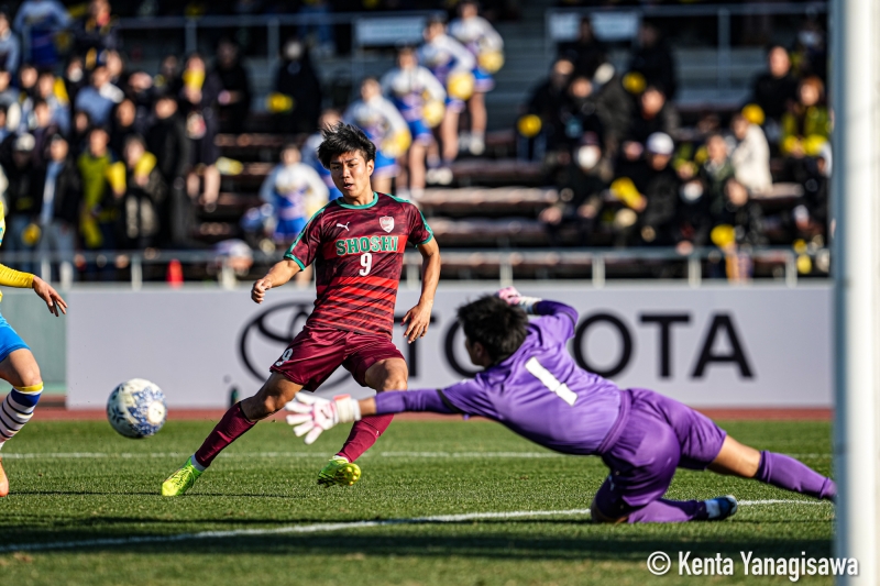SoccerKingJP's tweet photo. ⚽️高校サッカー🏫
尚志、持ち前の攻撃力が大爆発！　大量6ゴールで高松商を粉砕、選手権2回戦へ
https://t.co/2TCrYlfFo7

🗣️編集部より
「松澤琉真の“超ロングシュート”を皮切りに、前半10分間で3得点を奪った尚志は、73分から臼井蒼悟の活躍で立て続けに3ゴール。6-0で高松商を破りました」 https://t.co/dXPLgQjfcy