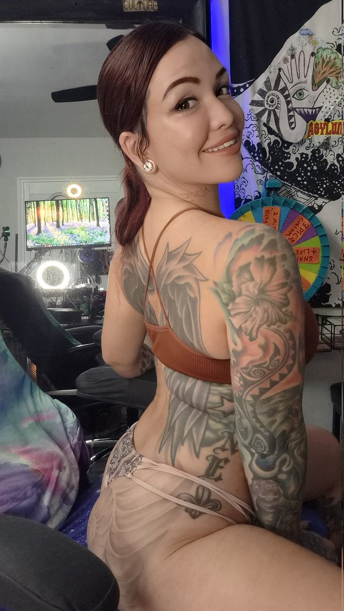 Charlette_WebbX's tweet photo. Goodnight X day 49 finished out of my 50 day challenge starting to warm up. 
8pm-2am est 48 more to go.
Make my dreams cum true. 
https://t.co/NC7x91ISGC https://t.co/ywLGy4lKPJ