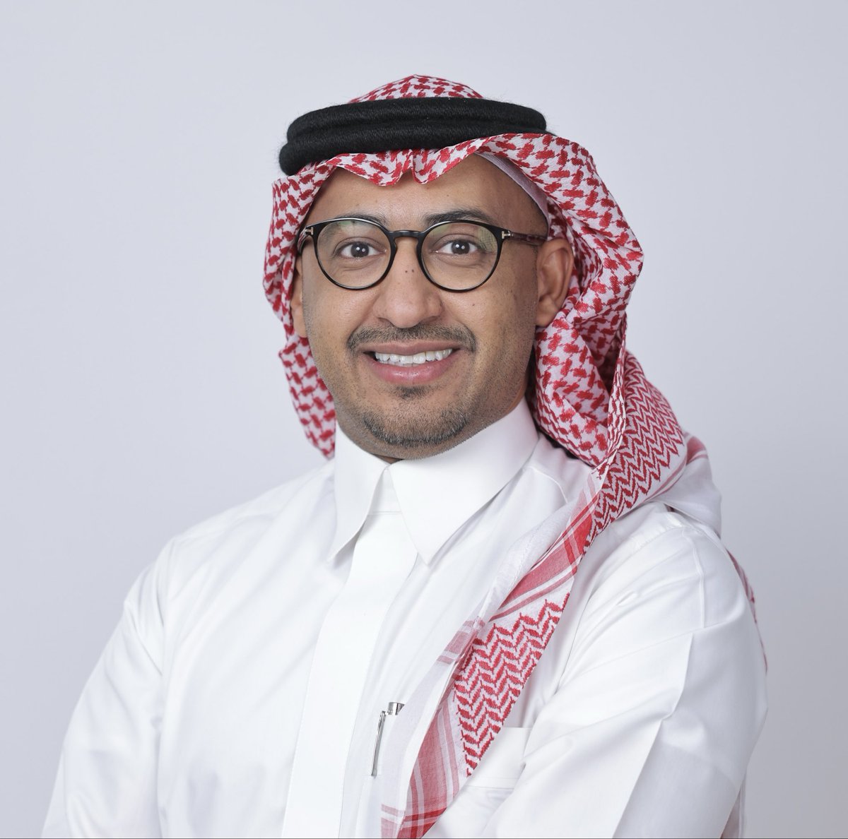 ماجد آل حسنة- خبير الاتصال المؤسسي والبروتوكول الدولي 

مو كل مشهور يُحتفى فيه،
ولا كل من تصدّر السوشيال يُقاس عليه.
والقيمة ما تصنعها الكاميرا ولا عدد المتابعين،
القيمة تصنعها الأفعال… والرسالة اللي تترك أثر.🇸🇦
<a href="/Gmedia_SA/">الهيئة العامة لتنظيم الإعلام</a> 
#مؤثرون 
<a href="/media_ksa/">وزارة الإعلام</a>