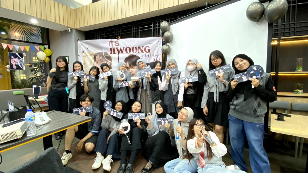 Melody for Jiwoong: NoraeOne Party photo dump!

#zerose #zerosebandung #JiwoongBday