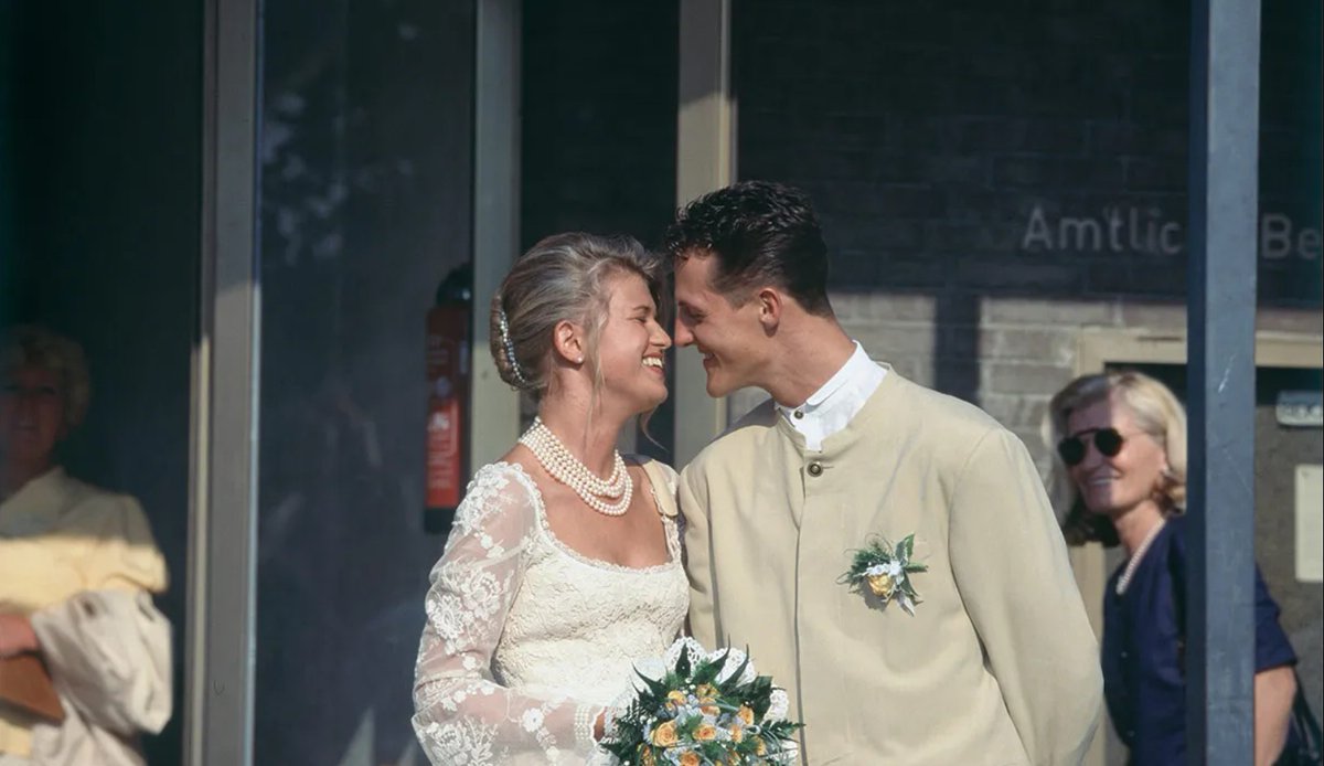 Un 29 de diciembre de 2013, esquiando en la estación francesa de Méribel, el piloto alemán Michael Schumacher sufría un accidente que le provocó graves lesiones cerebrales. Desde entonces, recibe cuidados y el cariño de su esposa Corinna: “Michael está aquí, diferente, pero está”