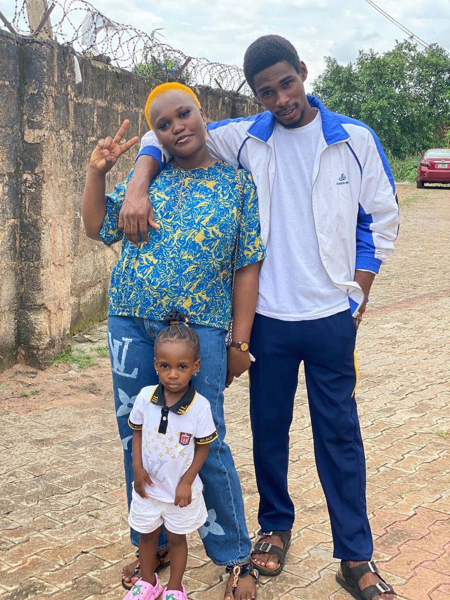 ClemmonsJaunita's tweet photo. #currencyweirdo #currencyweirdoisascammer #currencyweirdoafricanbootyscratcher @currencyweirdo your daughter was on a feed the kids commerical https://t.co/vpQqONEMoj