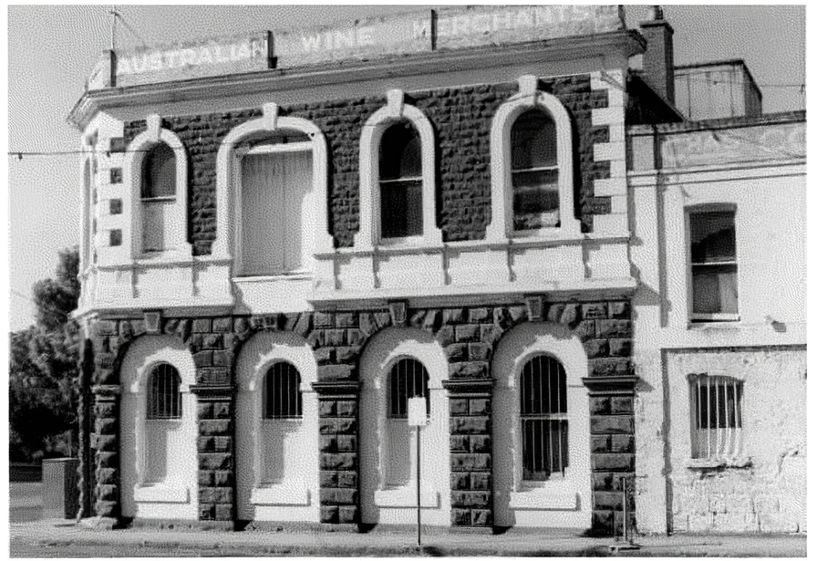 nmurphyglg's tweet photo. Gutrot, Gunshot:
Mr Chas Cole, a well-known wine and spirit merchant, of Moorabool-street, was accidentally shot in the left side this afternoon by the discharge of a saloon rifle.
Latest Picture the Past column in the #Geelong Advertiser.
See also: https://t.co/aVFdYG1Duq https://t.co/TAzSUgfX6A