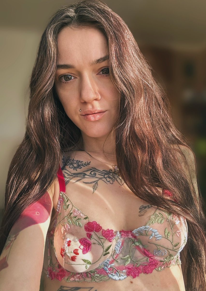 Так виглядає жінка,яка обіймає чоловіка тільки тоді,коли хоче сексу.

Останній #хтивийпонедiлок в цьому році,тому я і мої соски просять ваших донатів сюди👇

send.monobank.ua/jar/9jrhtbc4a3