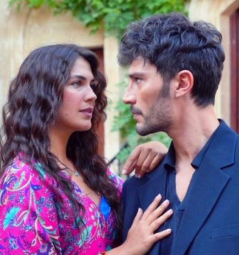 Dizi tanıtımı bile YilSer üzerinden yapılmışken sizin tezleriniz her türlü güldürüyor, he evet Ilhan kabul etmezdi ama sonradan eklenen Melek karakterini bilecek olsaydı dizi başlı başına tanıtımından tut her şeyine YılSer hikayesidir  
#HalefKöklerinÇağrısı