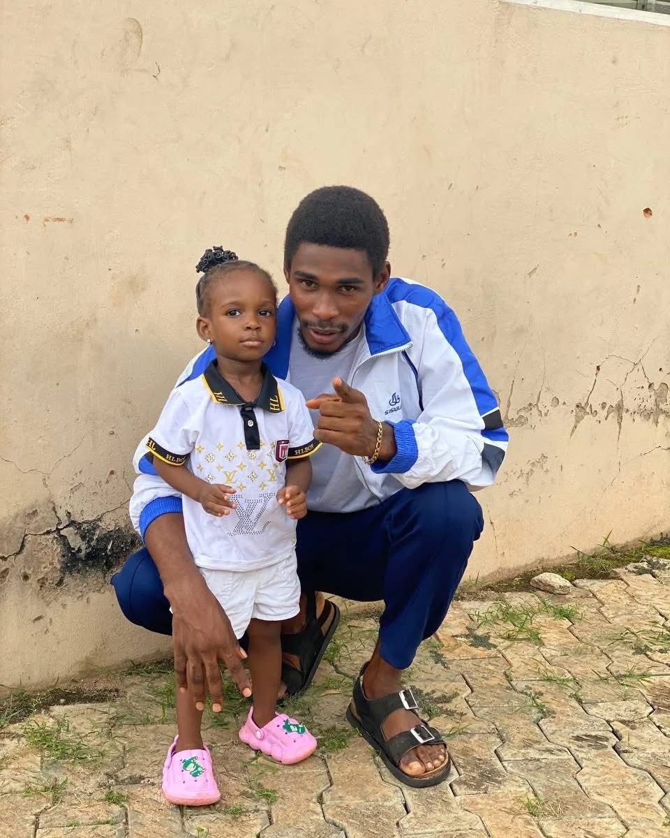 KristienGrauer's tweet photo. #currencyweirdo #currencyweirdoisascammer #currencyweirdoafricanbootyscratcher @currencyweirdo your daughter looks like a chucky doll,.. https://t.co/66EfGCs03S