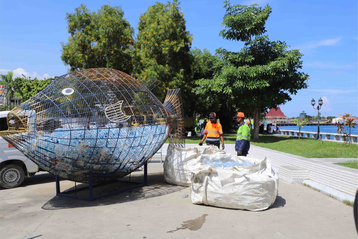 TimorMBO's tweet photo. LMBO signed a Protocol of Cooperation in 2024 with the Caltech Group for the collection, recycling, and treatment of plastic bottles collected from the ‘Blue Fish’ installation, opposite the Government Palace in Dili, preventing marine pollution &amp; part of a circular #blueeconomy https://t.co/TzkAItsaqX