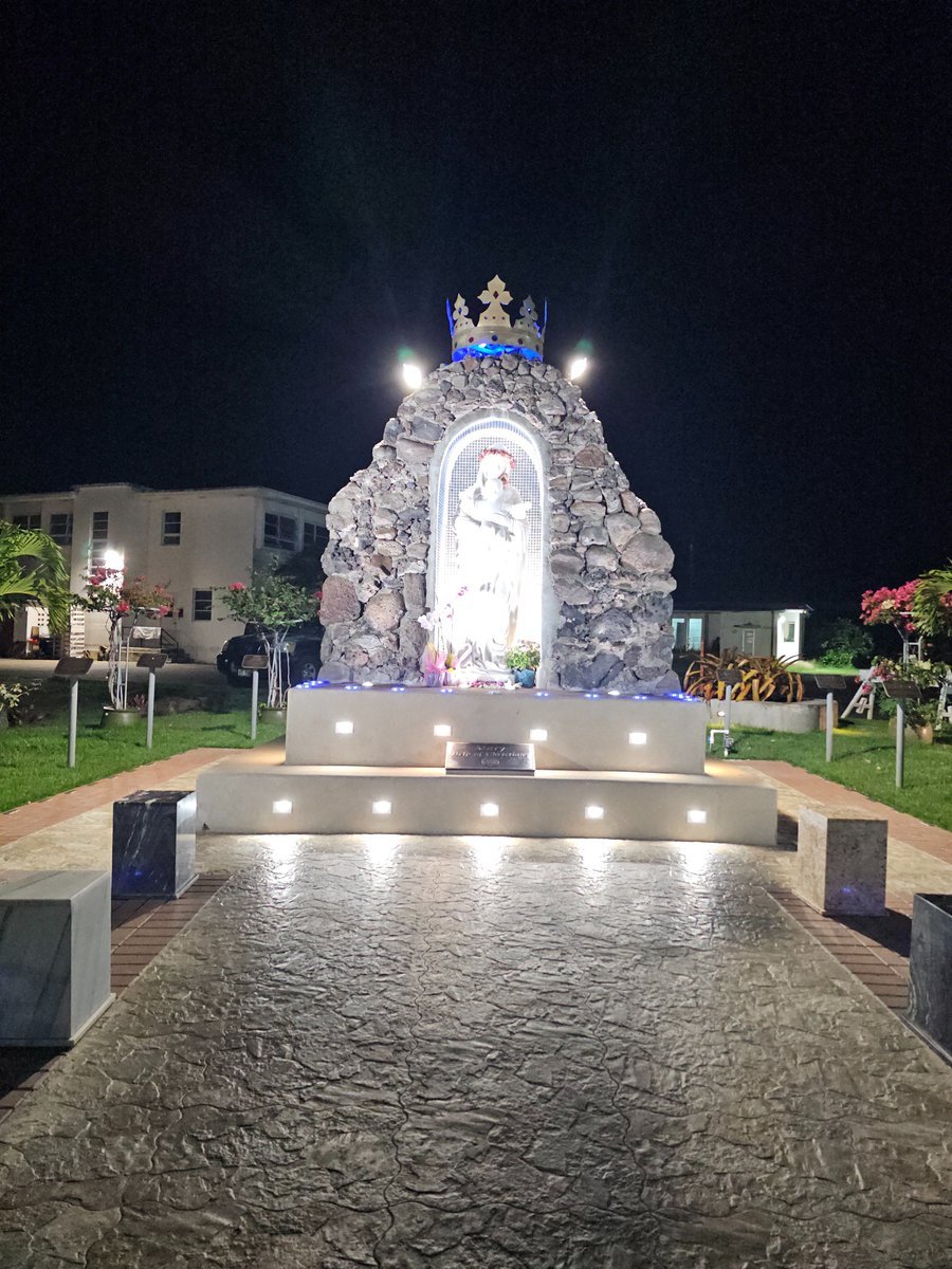 lisaaiko's tweet photo. Hawaii's Jubilee Cross 2025 with the beautiful grotto https://t.co/YqsmQxxSyK