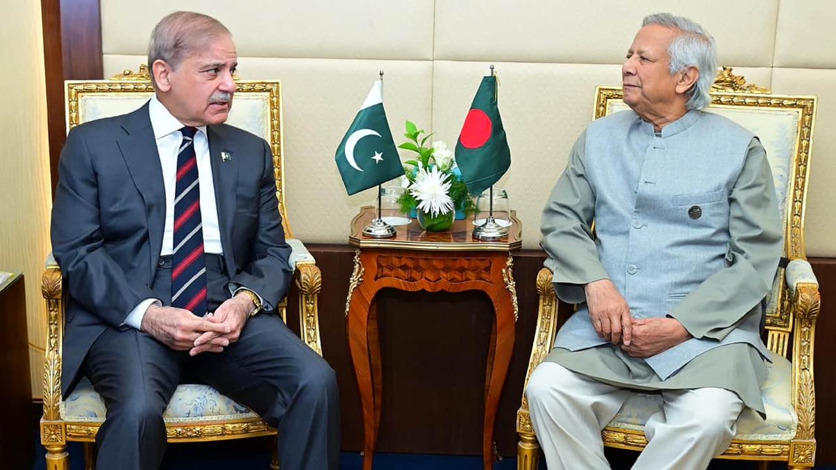 reyraw00's tweet photo. Renewed intelligence ties suggest Dhaka is reassessing old equations. Yet aligning closely with Pakistan risks reopening doors to influence patterns Bangladesh deliberately distanced itself from over the past decade. 
#ReservationNotARight #AkshayeKhanna #Jawan 
#SupremeCourt https://t.co/2N7nY21zvZ