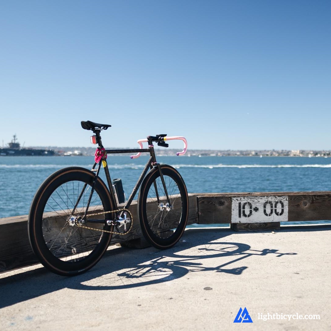 Light Bicycleのカスタムカーボンホイールセットで、これまでに美しい