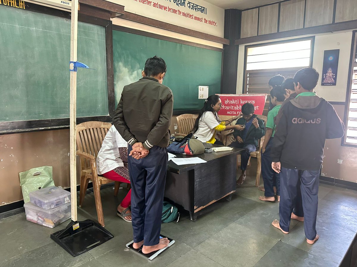 આજ રોજ આર.બી.એસ.કે. ટીમ દ્વારા આંગણવાડીમાં 4D સ્ક્રિનિંગ અંતર્ગત બાળકોની આરોગ્ય તપાસ જેવી કે જન્મ જાત ખોડ ખાંપણ, પોષક તત્વોની  ઉણપ,વિકલાંગતા, વજન,ઉંચાઈ વગેરે અન્ય રોગોની તપાસ કરવામાં આવેલ.
<a href="/ddo_vadodara/">District Panchayat Vadodara</a> <a href="/Info_Vadodara/">Info Vadodara GoG</a> <a href="/HealthDeptGuj/">Health Department Gujarat</a>