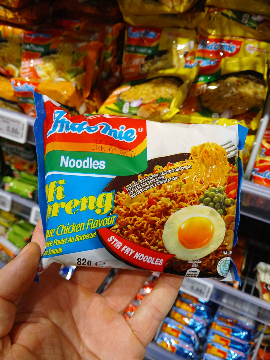 Indomie disana bumbunya nggak semantab Indomie disini..
Oiyaaa Indomie Nyemek Sumbersareh sudah bukaaa 🙌🏽🙌🏽🙌🏽