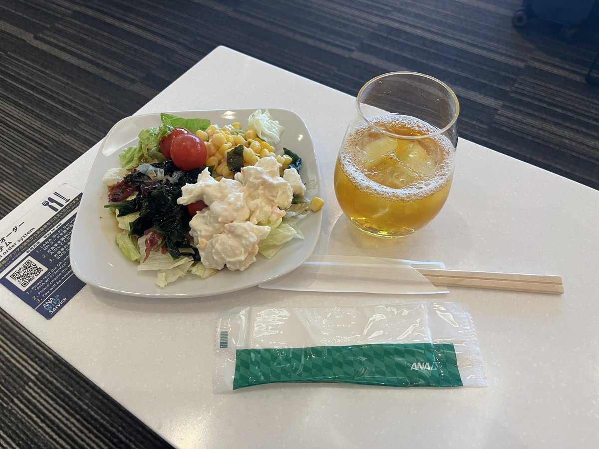 automatic787's tweet image. やっと仕事を納めて出国します😁

SFCっていい制度ですね。
最近ほとんどANA便に乗らないのに、ラウンジを使わせてもらえるのはありがたい。

暖かい所でのんびりと過ごしてきます😊