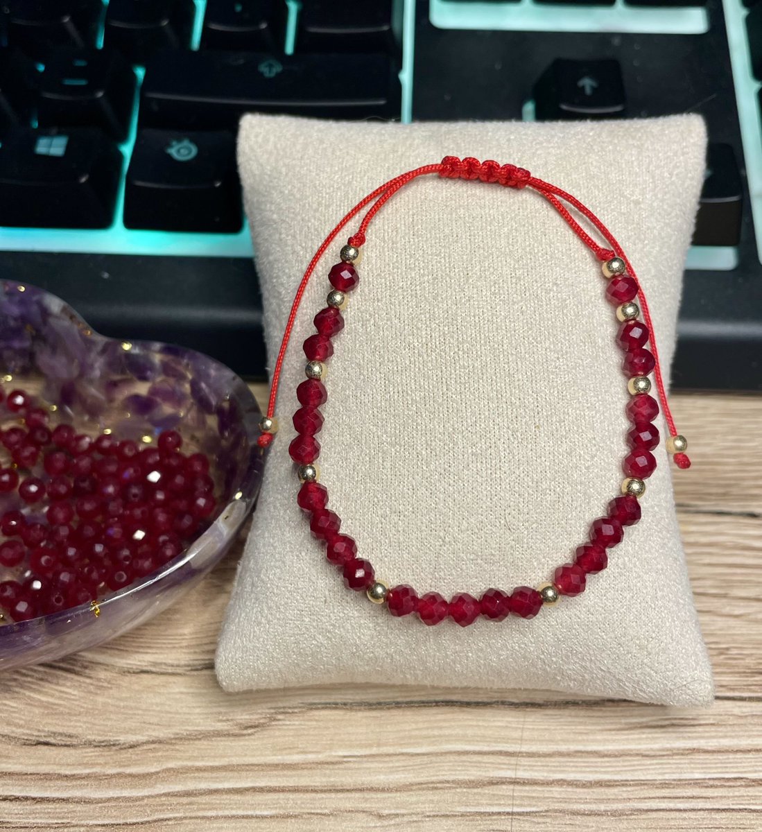 Shizuphira's tweet photo. Seht euch dieses wunderschöne rote Armband an!!😍😍
Jetzt in meinem Shoppu :3
https://t.co/7H6odjTWMx
#CraftyCraft https://t.co/SRhkco1cZ0