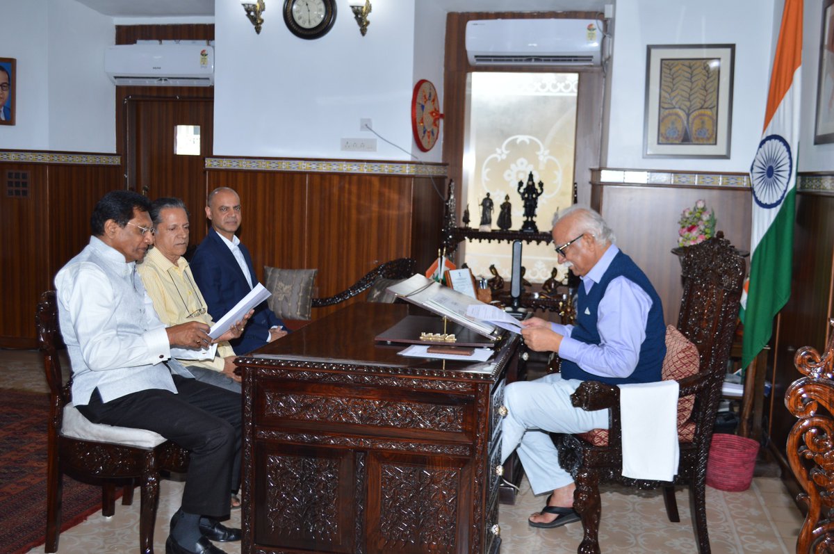 Shri. K.D. Row, President of Goa Animal Federation, Shri. Prakash Kamat, Vice President and Shri. Vijayendra  Gairola,Secretary, called on Governor, Shri Pusapati Ashok Gajapathi Raju at Lok Bhavan, Dona Paula.