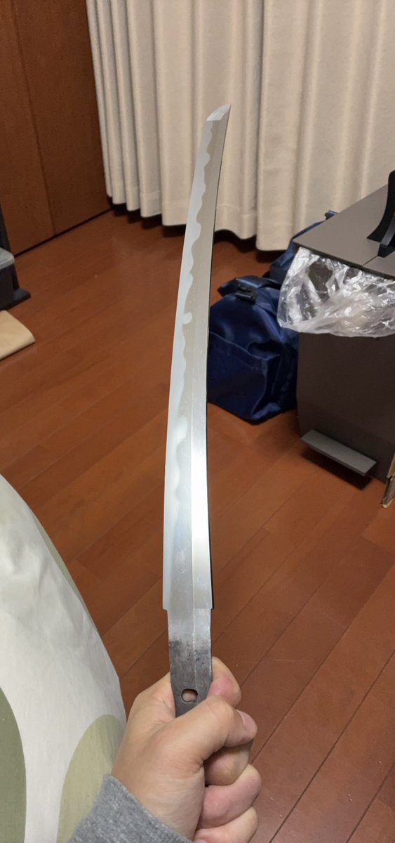 OosakaDo04's tweet photo. ヤフオクで買ってからしばらく経つけど何度も見たくなりますね

あまり刀を鞘から何度も出すのは良くないと思いつつも、自分の愛刀は何度でも見たくなりますね...

安くはないのでなかなかすぐすぐは難しいですけど、やっぱり研ぎに出してあげたいですね https://t.co/9cfRZoO1By