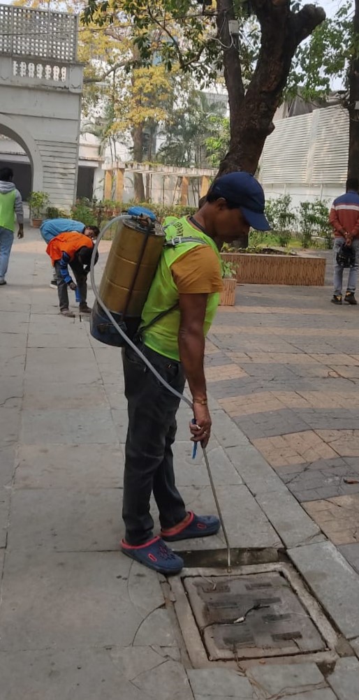 kmc_kolkata's tweet photo. A few pictures of the frontline workers of the Vector Control Team on duty across the city.
#VectorControlByKMC #KMConDuty https://t.co/gFdPb6leZ9
