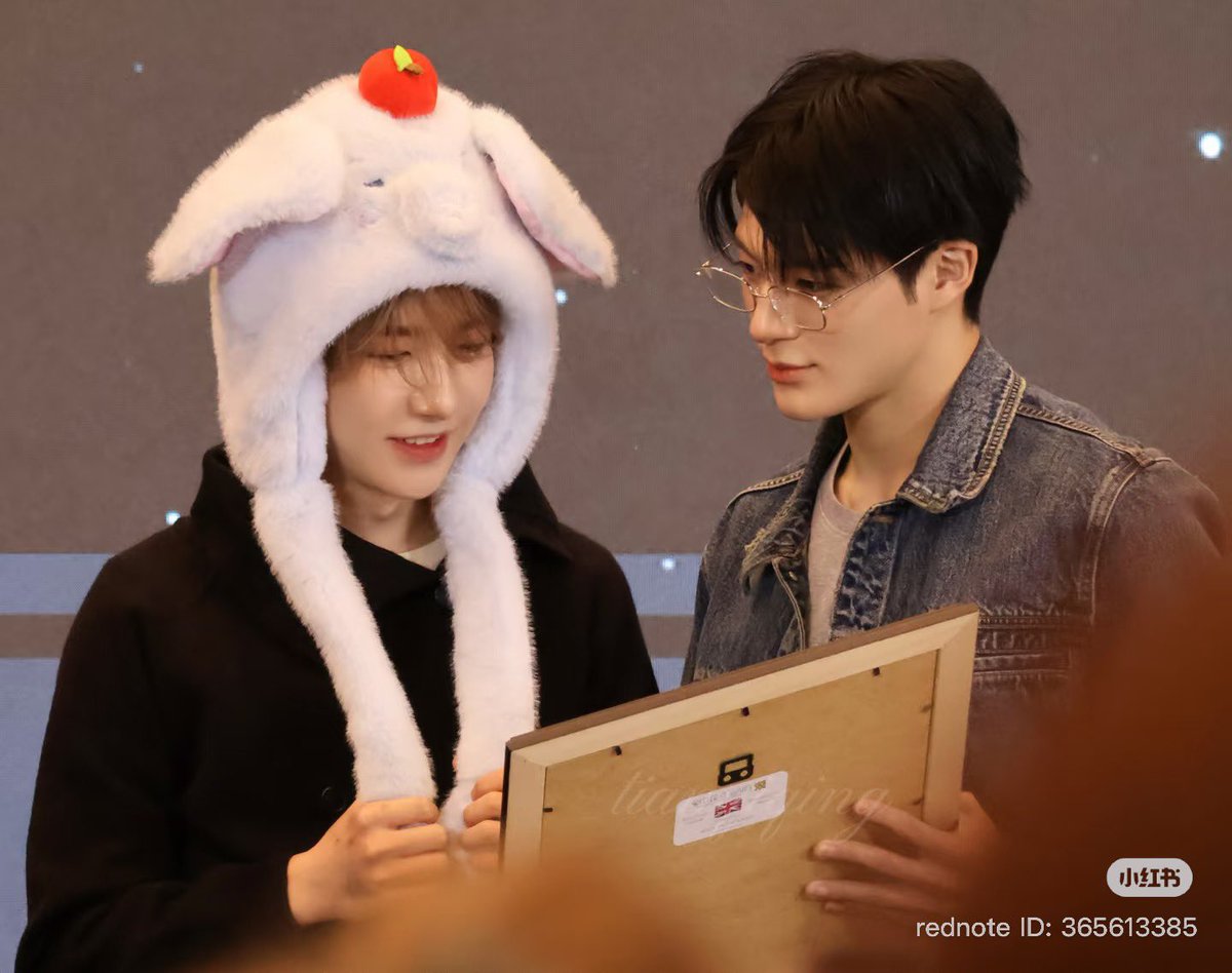 jenymp's tweet image. สายตาพี่สุดหล่อ 🥹