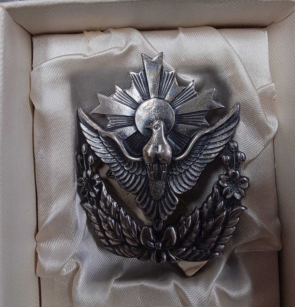 大掃除してたら、#警察予備隊（自衛隊の前身）の帽章が出てきたわよ