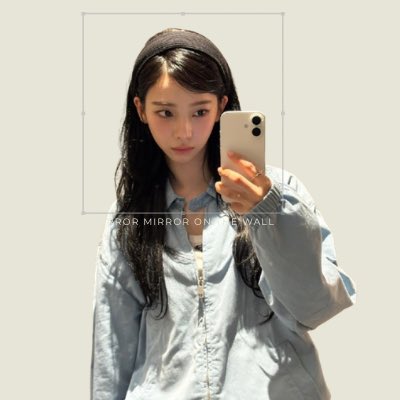 거울은 주인공이 누구인지 알고 있다. 𓍼