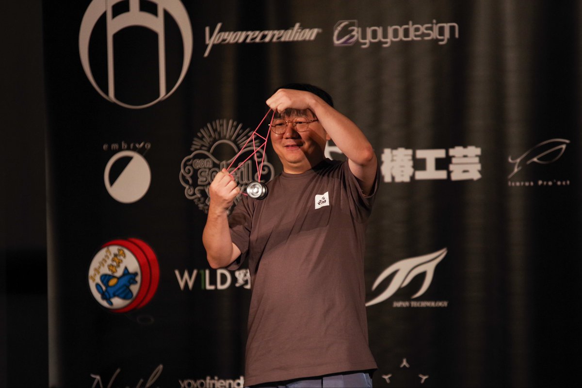 NYCの舞台でタワーを作りご満悦な俺。
<a href="/kogoro_5150/">コゴロー</a> 素敵な写真ありがとうございます！！
#NYC2025