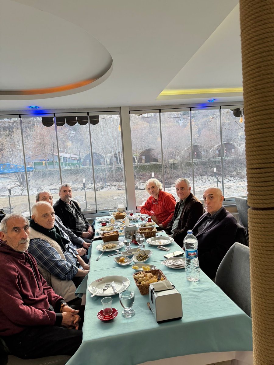 Sağlık Komitemiz üyeleri Prof. Dr. Kenan SÖNMEZ ve Dr. Murat DİZDAROĞLU ile birlikte ilimizde iş insanımız Erdal GÜNTAŞ ile bir araya gelerek, ilimizin sorunları ve çözüm önerileri hakkında görüş alışverişinde bulunduk. 
Değerli gözlem, öneri ve nazik ev sahipliği için teşekkür