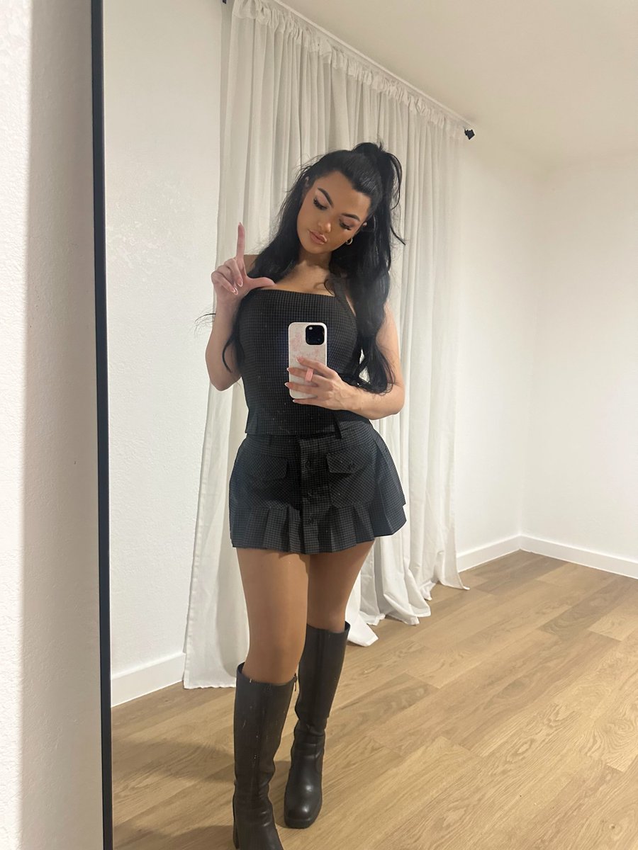 PRINCESS KYLIE tweet media