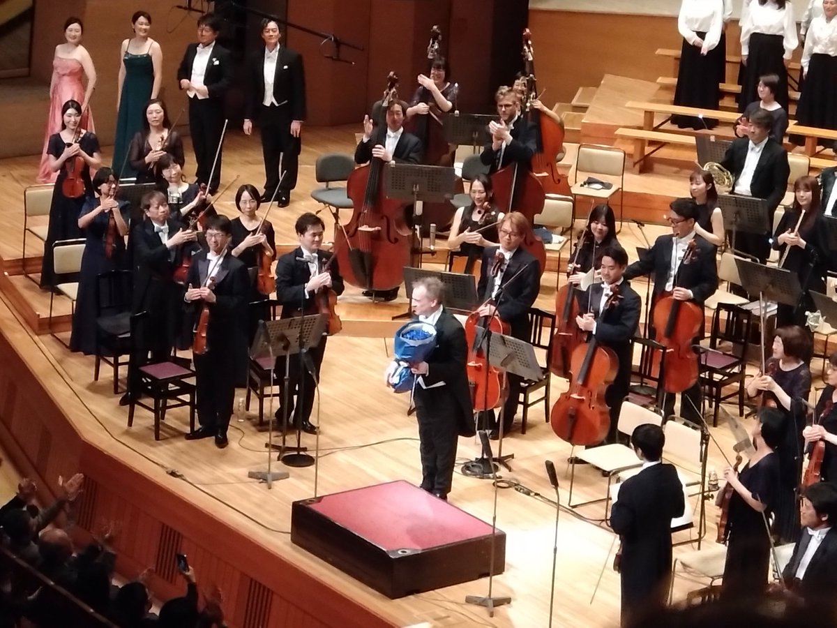 昨日、今日と第九演奏会を聴きに行きました。どちらも楽譜の読みが深く、工夫を凝らした素晴らしい演奏でした。