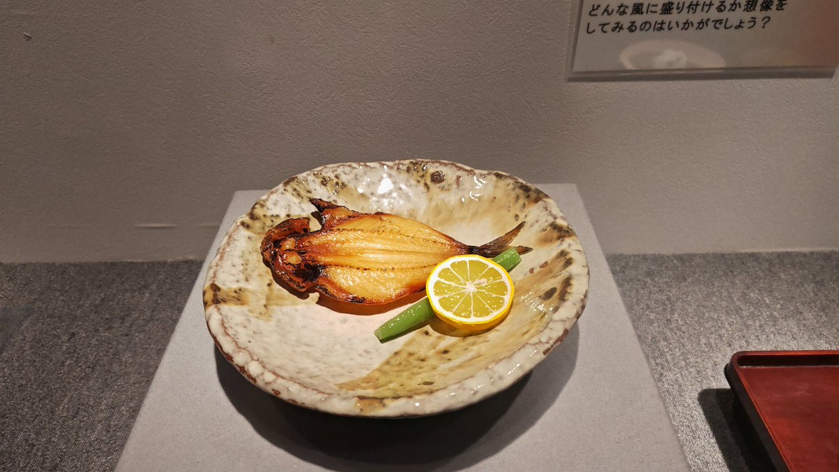yuutarou1975's tweet photo. とある方にお勧めされ、「熱海山口美術館」へ。半信半疑だったけれど、私も強くお勧めする。いきなり平櫛田中による金ピカ岡倉天心が出迎え、宮田亮平元学長が控える。そして、食品サンプルが乗った魯山人を観ることができる。続 https://t.co/FhTbeNz2lT