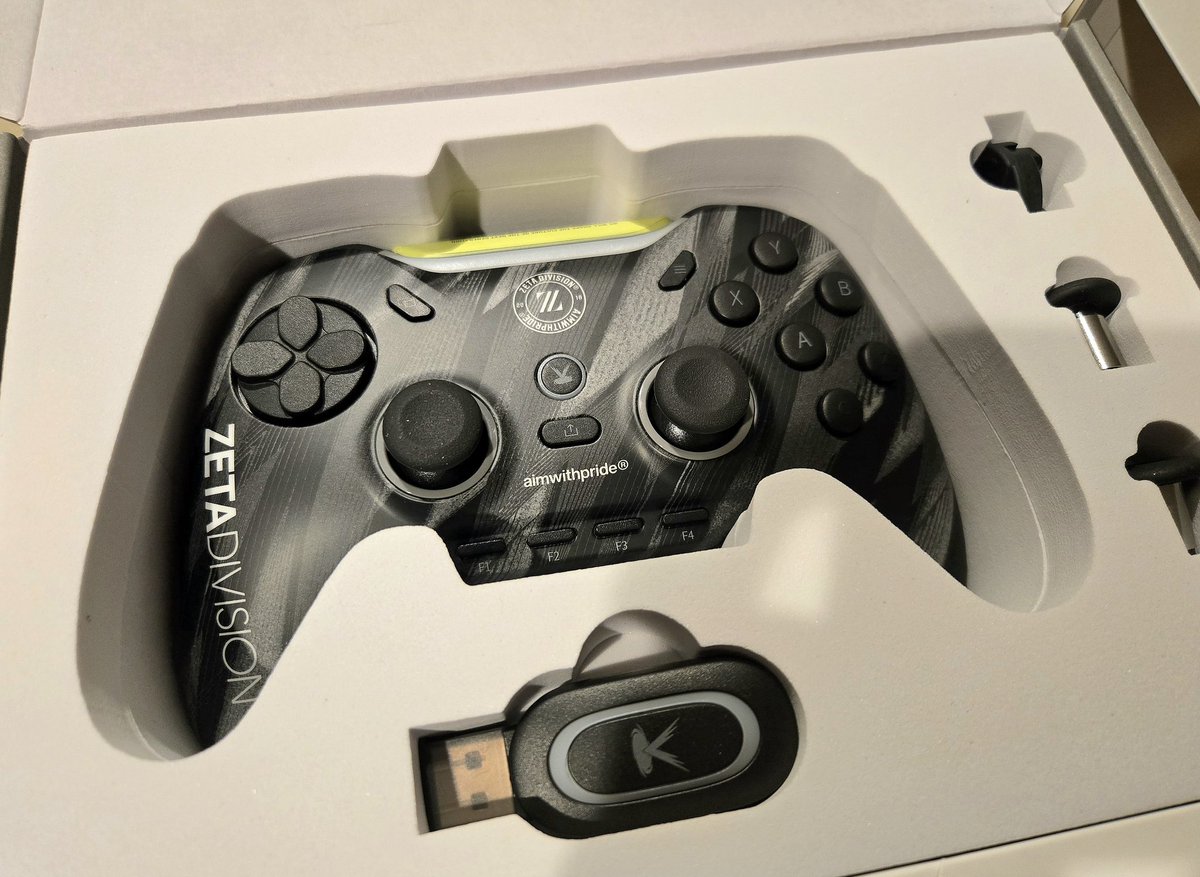 kiku_masamune's tweet image. GENESISのZETAモデルきたのだーヾ(*´∀｀*)ﾉ
まだ使ってないけどカッコイイのだ