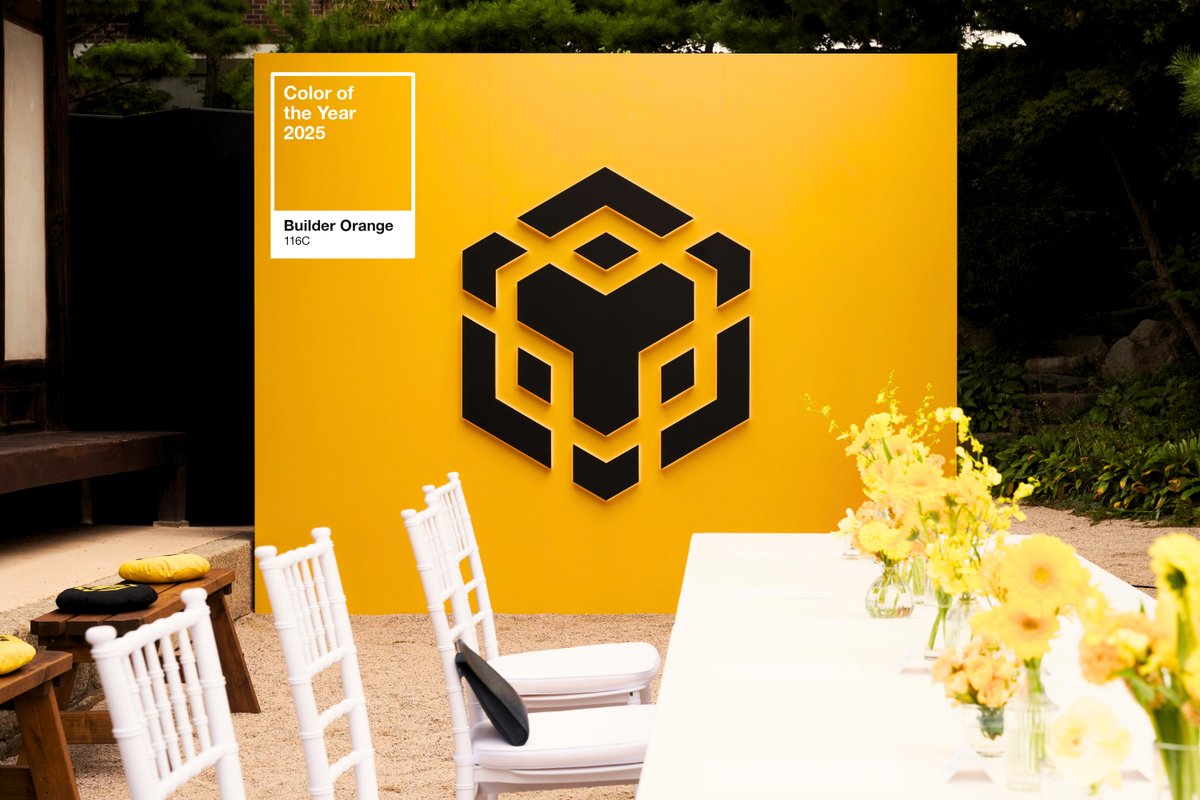 BNBCHAINZH's tweet image. BNB Chain 年度顏色：Builder Orange ✨