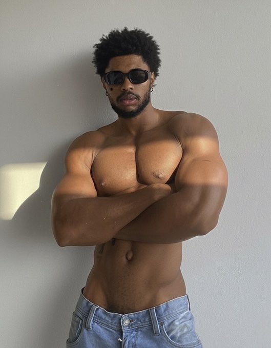 Elladeyforyou's tweet image. Dear men, what is preventing y'all from looking like this????