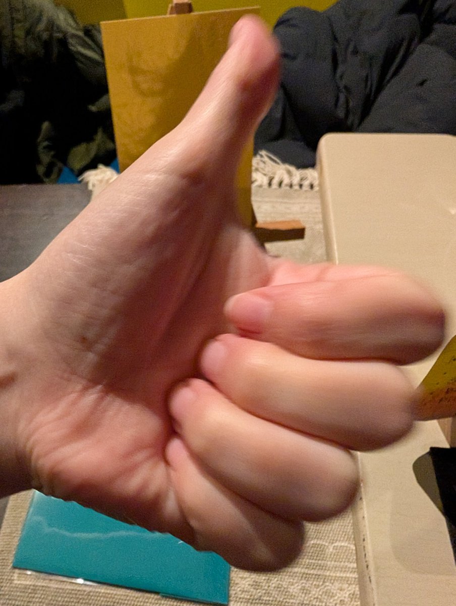 こんにちは😊MGMLです(((o(*ﾟ▽ﾟ*)o)))年末だーー‼️‼️‼️物販設営しました🎶
セトリの、ネタバレに、なって、しまうので、CDは隠させていただきます(笑)