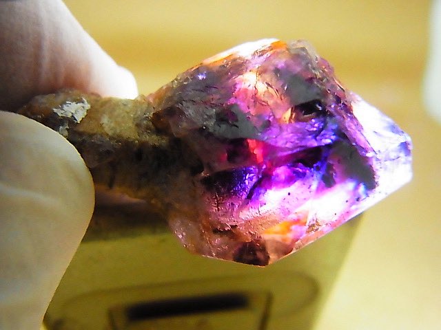 タンザニア🇹🇿モンドクォーツ採取エリアのエレスチャルアメジスト