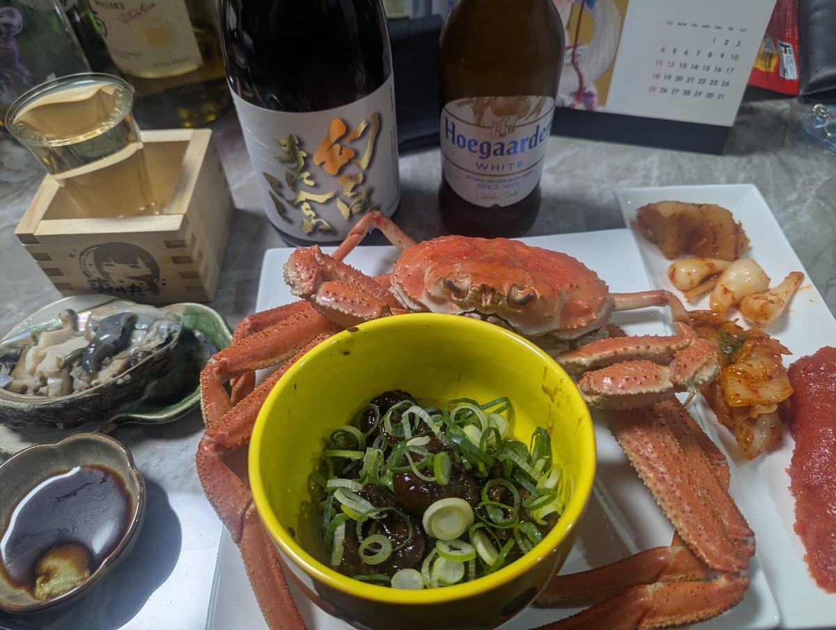 乙👻
国産アワビを捌いたよ✌️肝🥰
オオズワイガニ🦀値段だけばか出世した蟹🦀普通に美味😋
昨日のスジ煮込みと明太にご飯で優勝🏆️
酒は「幻とは手に入らぬこと」簡単入手www
ビールはヒューガルデン😋
スロ早めにできる事無くなった🙄
なんでさっさと宴www
さ、伺いますかな👻