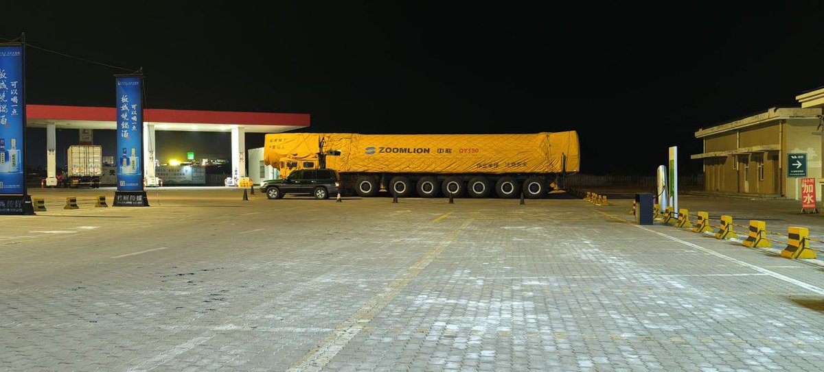 clashreport's tweet image. China disguises mobile DF-series ICBM launchers as Zoomlion cranes.

Zoomlion is a major Chinese maker of construction, agricultural, and environmental machinery.