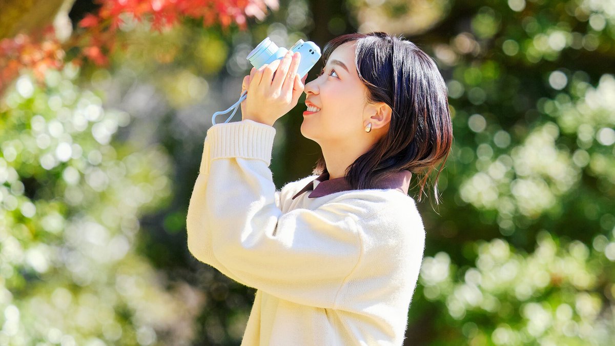 【佳子様♡ご確認ページ】 佳子さま、読書が「心の支えになることも」鮮やかな青いジャケット姿で