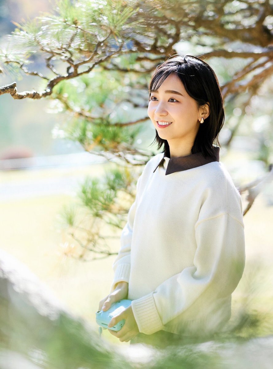 【佳子様♡ご確認ページ】 佳子さま、読書が「心の支えになることも」鮮やかな青いジャケット姿で