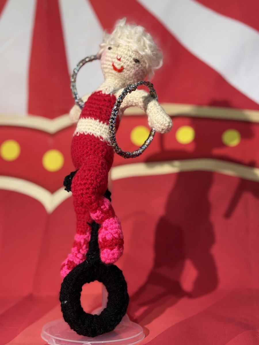 🎪 "The Christmas Circus is in Town" trail is on NOW!
Clara has ridden her unicycle into a shop in Hertford... can you find her?
Find all 23 in Hertford shop windows.
Map: buff.ly/6T3YKgJ
Love her? Bid for her here: buff.ly/47whWhy 
<a href="/HertfordTC/">Hertford Town Council</a>