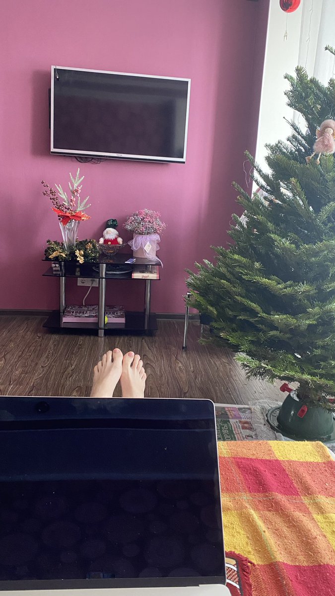 Во эт нормальное рабочее место! Вечером будем елку наряжать 🎄