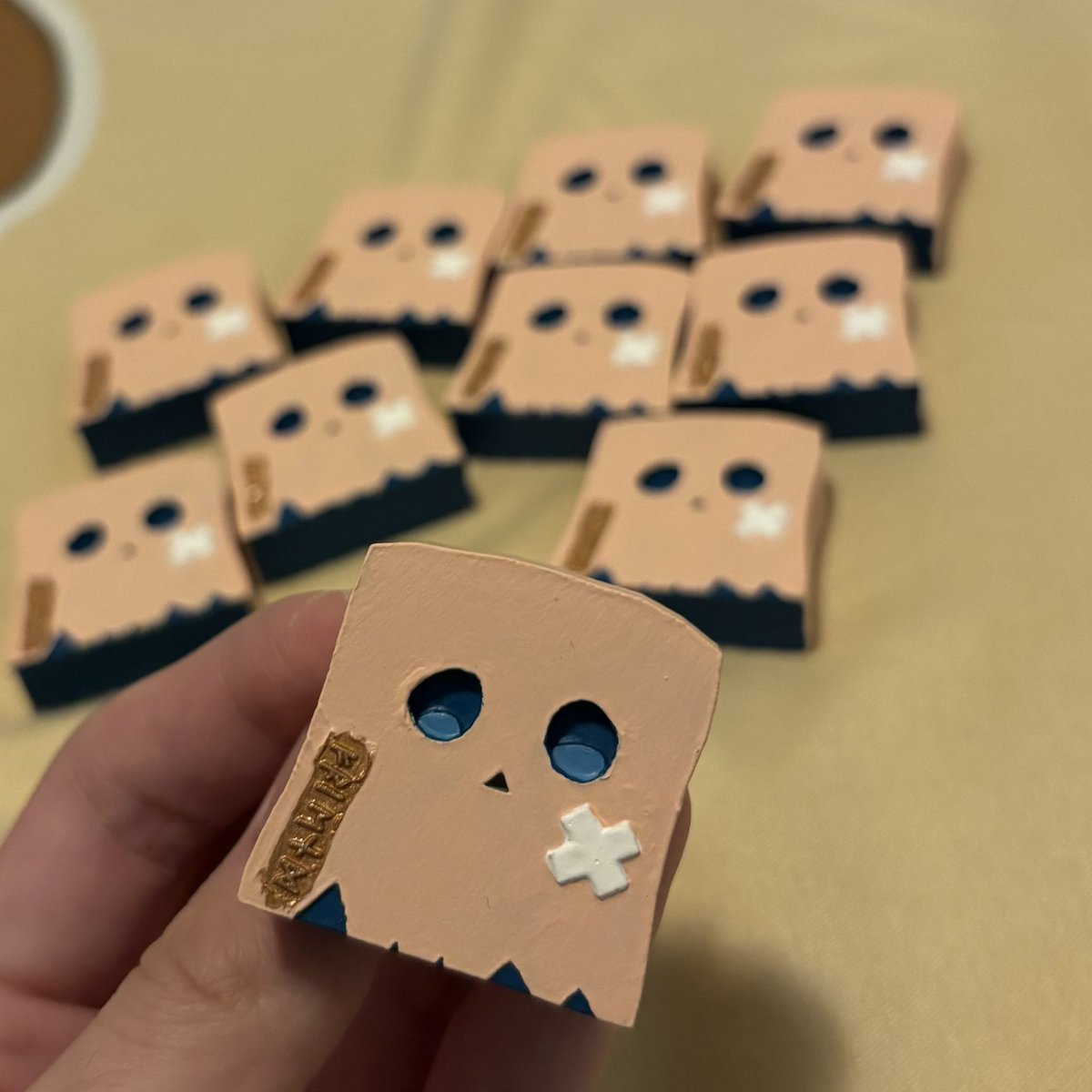 Dailydaniel01's tweet image. Friend 📜🦉

I made it myself! Start from modelling, printed it, painted and sprayed coating. Spent lots of time, but I’m glad with how it turned out. Keep moomin🤎
 #drawMEI