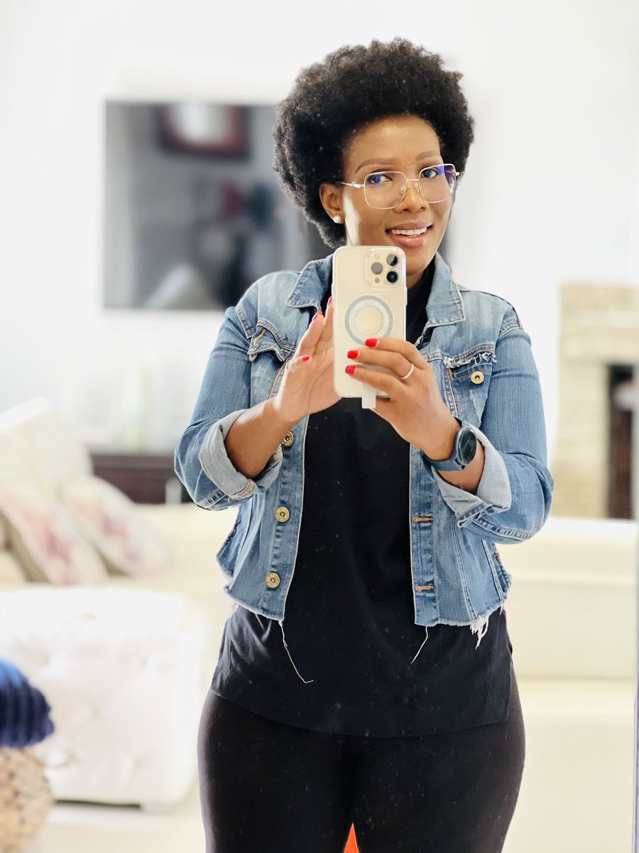 If we bump into each other in town and I don’t looklike my pics, please pass Mntase. ✌️😂😂