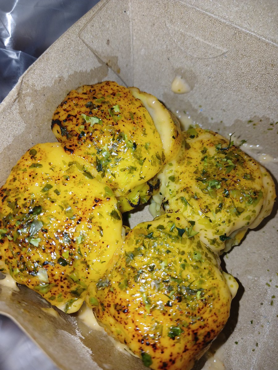 moonwalkinx's tweet image. Akhirnya dimsum mentai lagi setelah sekian lama😋