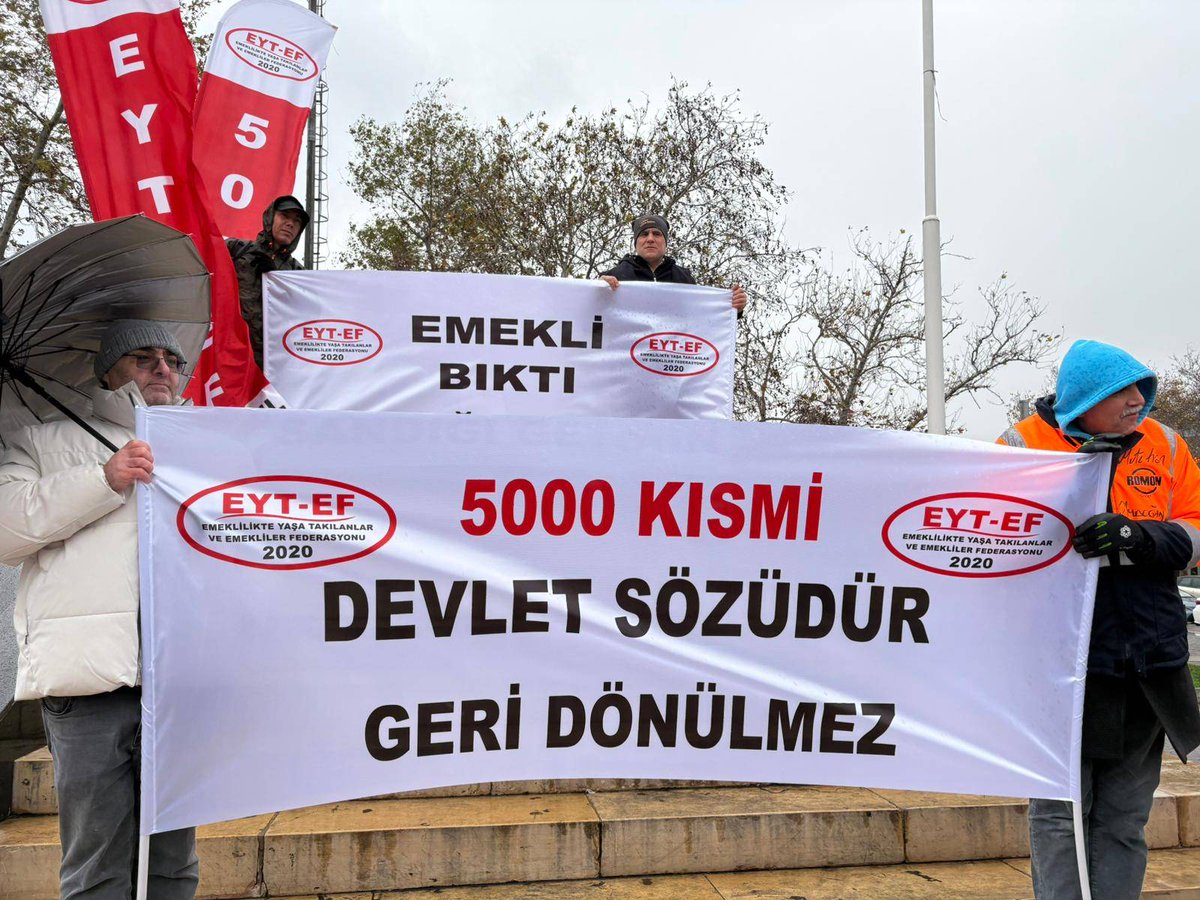 Emeklilikte Yaşa Takılanlar ve Emekliler Federasyonu, “İnsanca ve onurlu bir yaşam her vatandaşın hakkıdır” diyerek Kadıköy’de eylem düzenledi
<a href="/SimgeKansu/">Simge Kansu</a> haberi 
gazetekadikoy.com.tr/gundem/dilenci…