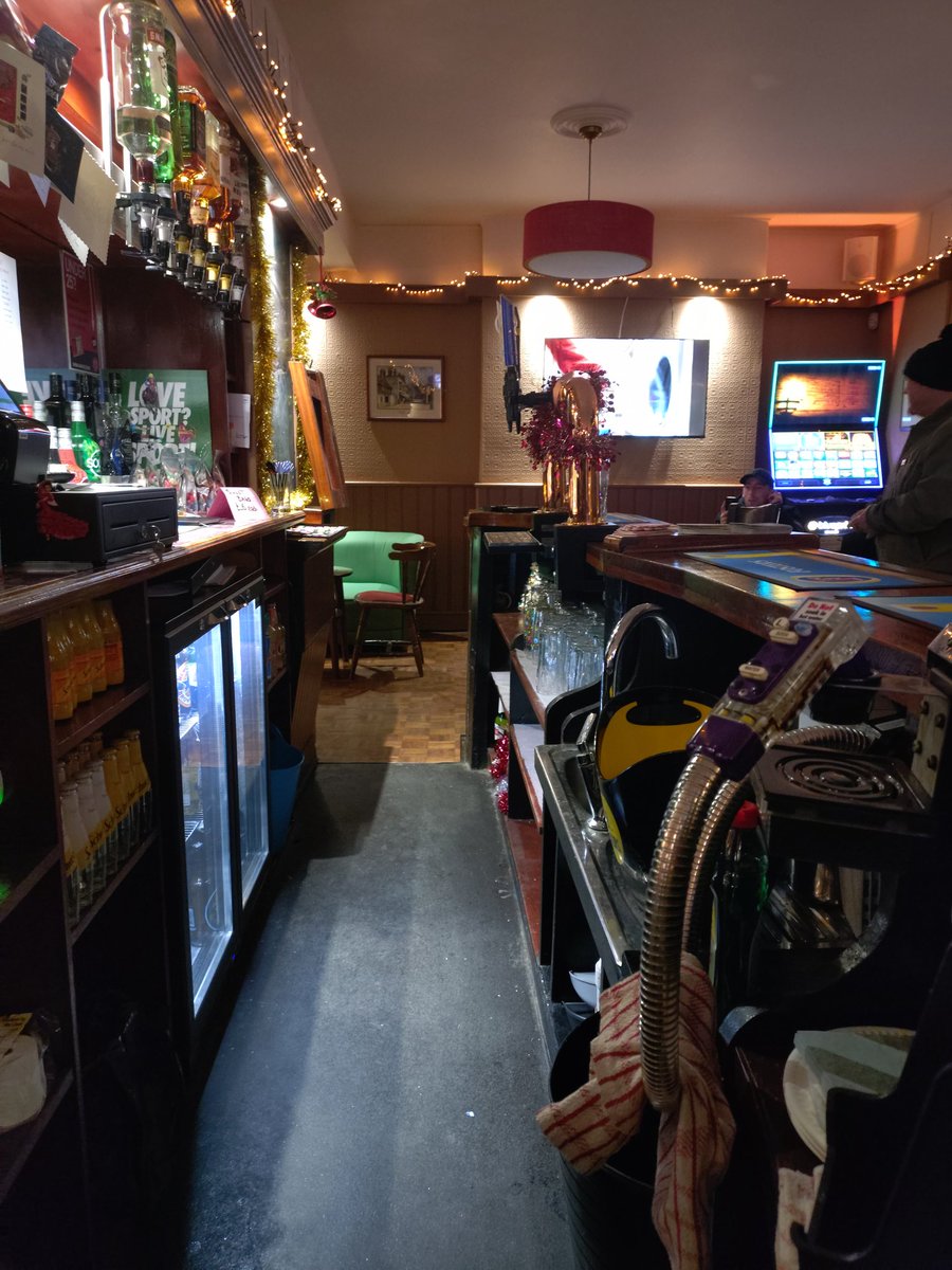 SELondonBoozers's tweet image. Back down in Ramsgate yesterday pleasantly surprised to see Camden Arms back as a boozer. Live football and pool table 👌🏻🍻🍻 #CT11