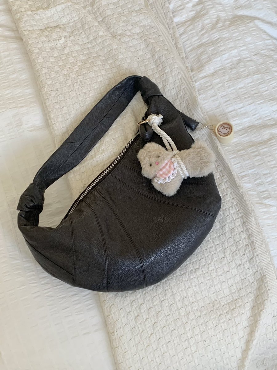 olivet_official's tweet image. #rt 추첨 두 분께 액막이 키링을 보내드려요!

모든 액운을 막아줘! 올톡이 액막이 키링 🐰

하반기 내내 준비한 액막이 키링이 카카오 선물하기에서 단독 선오픈 되었습니다! 
구매해주시는 모든 분께 행운이 가득하도록 정성스럽게 제작하였습니다 🤍

🔗 kko.to/izy_ZIS7_1