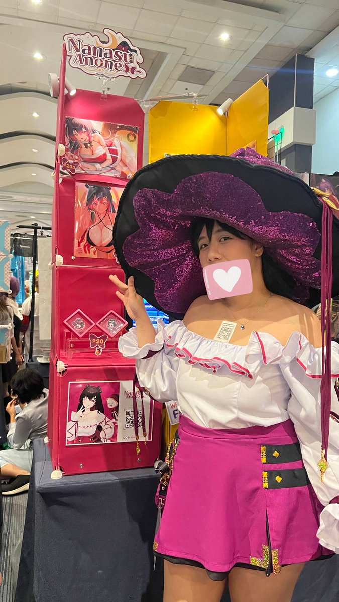 BEEG HAT?!!!! SCAN QR CODE FOR GOODLUCK!!

Look at <a href="/EeyaMahalia/">🌙 🌊 Eeya</a> 's cosplay of me ❣️Super cute and pretty!