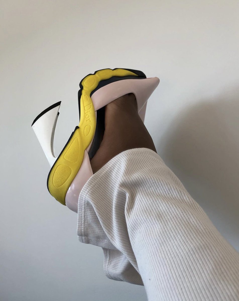 NeViiintage's tweet photo. Just sourced these Dior X Raf Simons Fall/Winter 2014 runway pumps

More colorways otw for you guys!
#archive https://t.co/u4WqVbnj7f